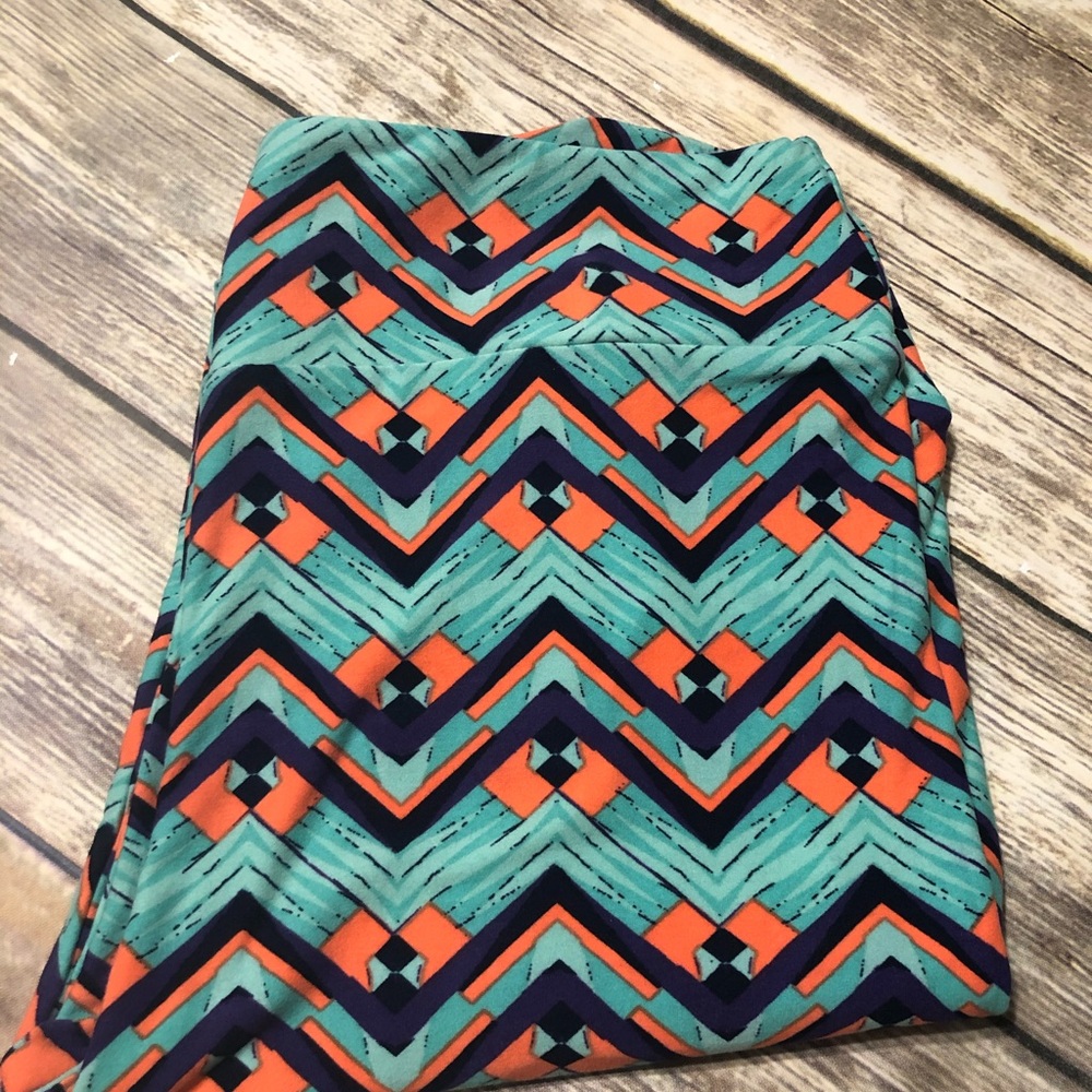 New LuLaRoe Tall and Curvy Leggings